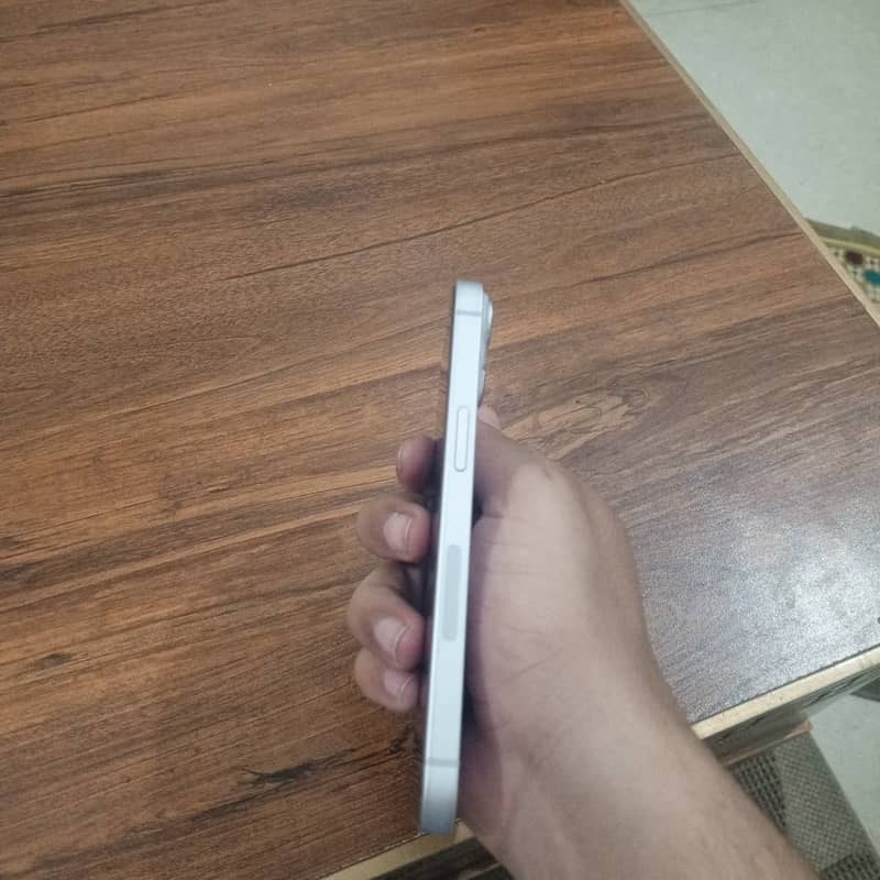 Apple iPhone 14 2