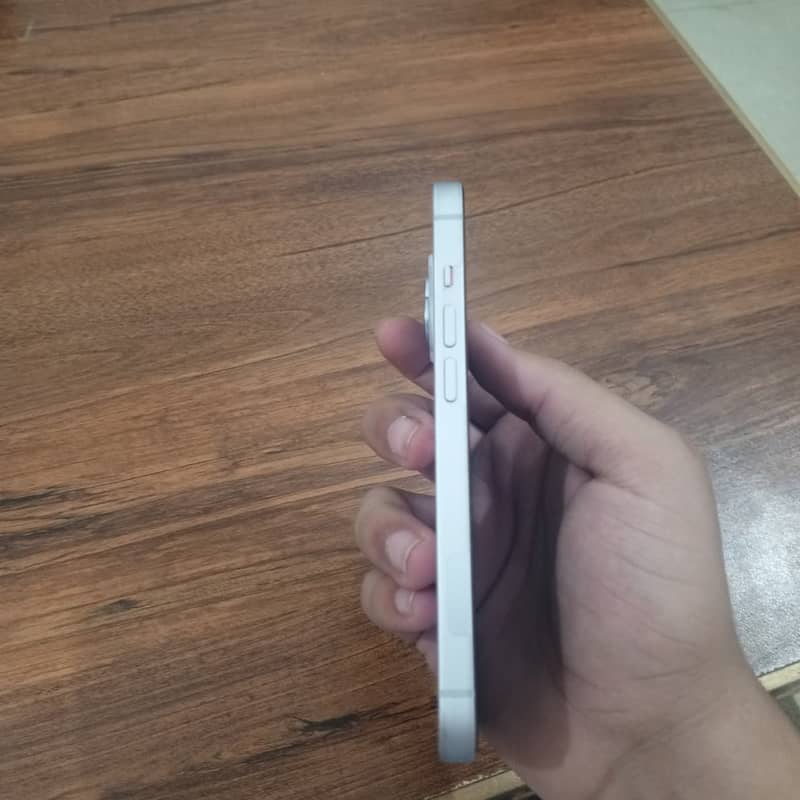 Apple iPhone 14 5