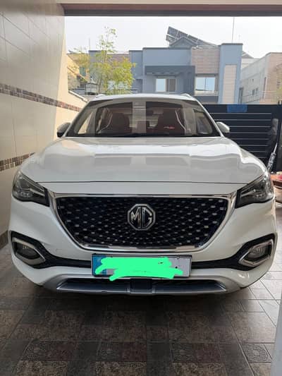 M. G pearl white neat clean 2021 model.