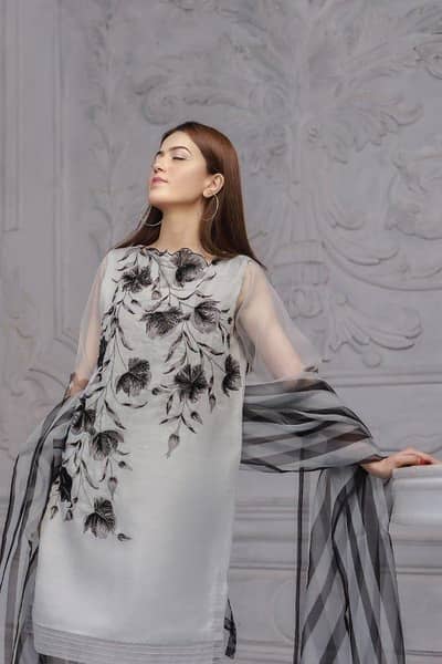 organza 3 piece unstitched suit/ladies suit