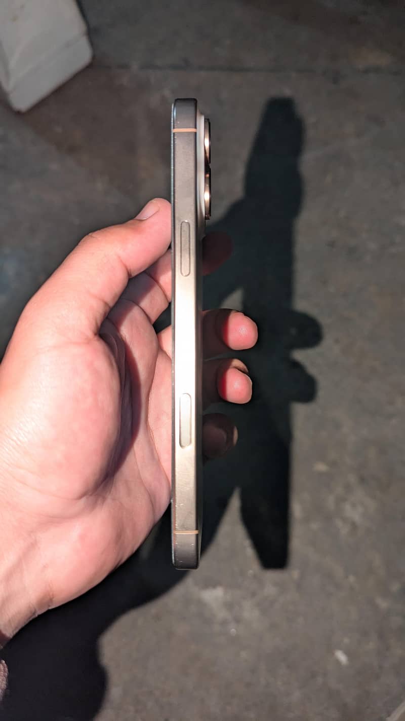 Iphone 16 pro max 1