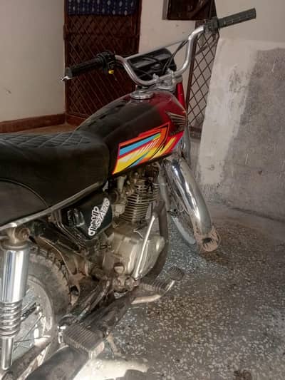urgent sale karna hai 125  tyre new hai engine ok