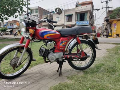 Yamaha (100)-cc bike powerful' engine