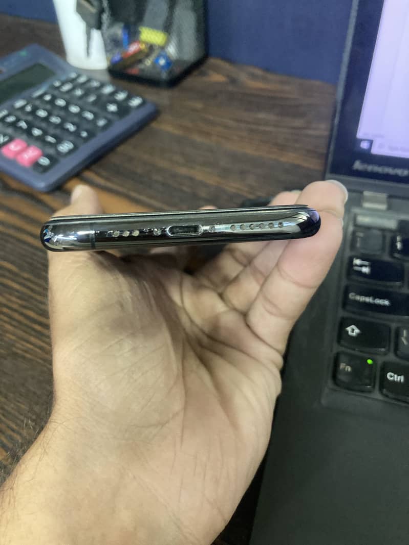 iPhone XS 3