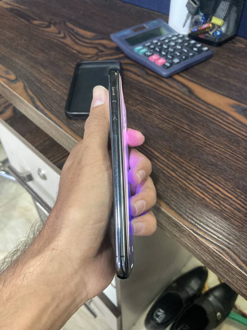 iPhone XS 6