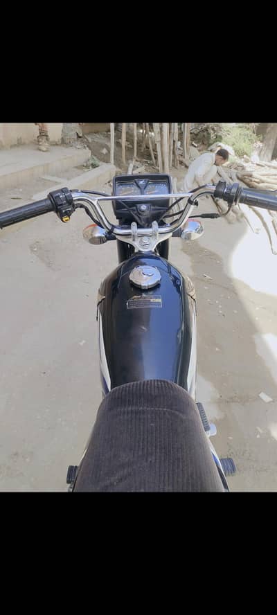 Honda CG 125 available for sell. condition 10/10. color black.