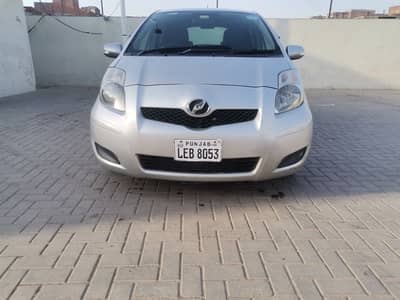 Toyota Corolla Vitz 2009 silver Automatic