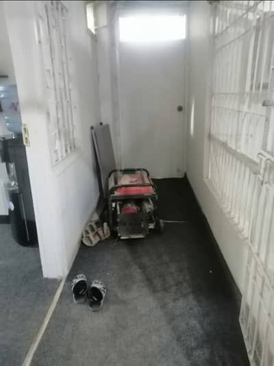 Rent commercial 200ghz ist 4rooms Alladin k samne Rashid minhas road