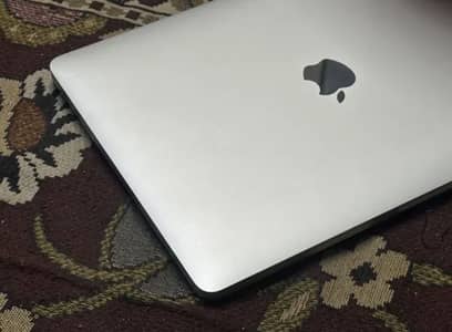 Macbook pro 2019 13 inch 16/512