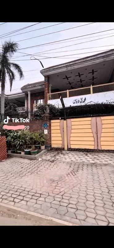 1 kanal Beautiful Double Story House Urgent For Sale Prime location Main bulevard Sabzazar Lahore