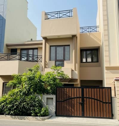 GROUND PLUS ONE PRIME LOCATION ROAD EXTRA LAND