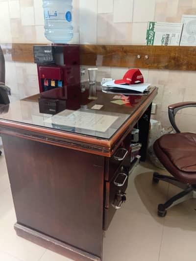 office tables and chairs are available for sale