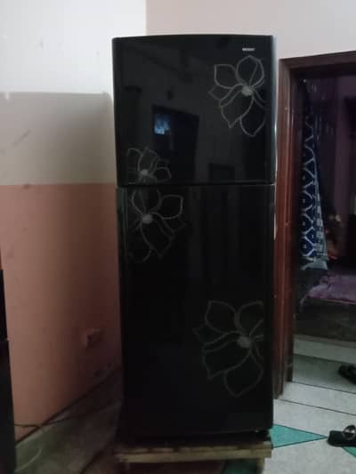 Use fridge achi halat me he achi cooling Hoti he