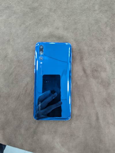 Huawei p20 Pro in okay condition just little crack on back lens 8 256