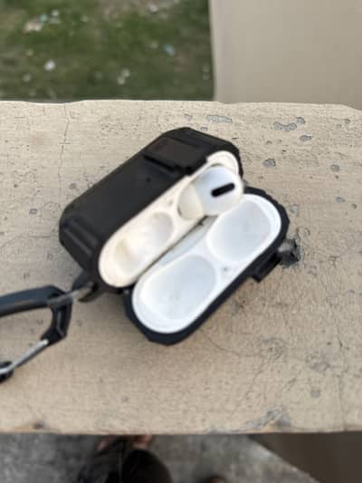 Airpod 2 only right side working