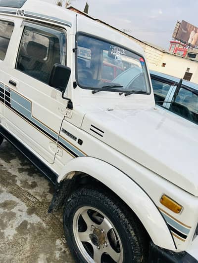 Ghr k use ke gari hai