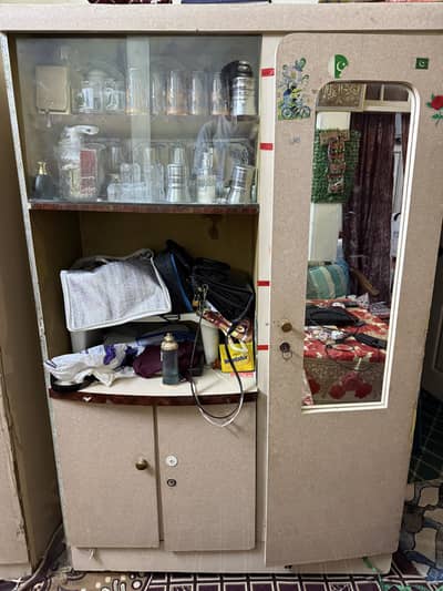 Bed almari and divider for sale