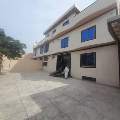 2 kanal triple story coner commercial building for rent 16 kv ka soller system sur Green meter sath