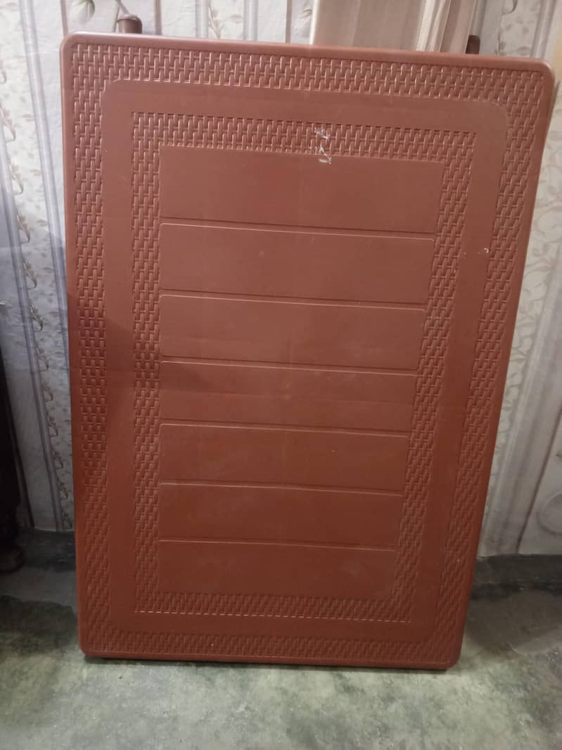 folded plastic table 0