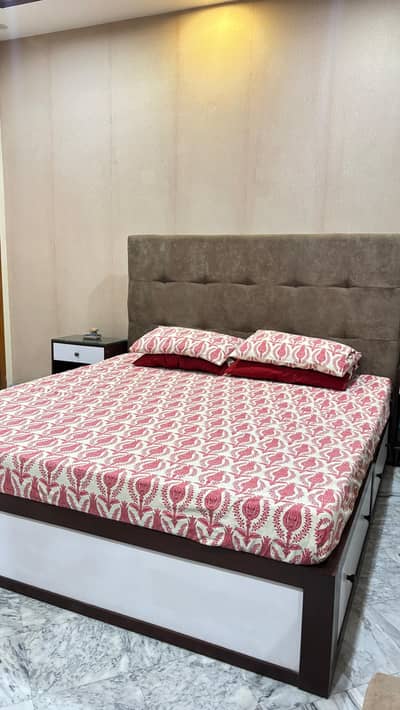 King size bed with 4 drawers and 2 side table