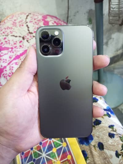 128 gb condiction 10/10 water pack battery heath100%