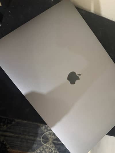 MacBook Pro 2019 16 inch i9 1tb