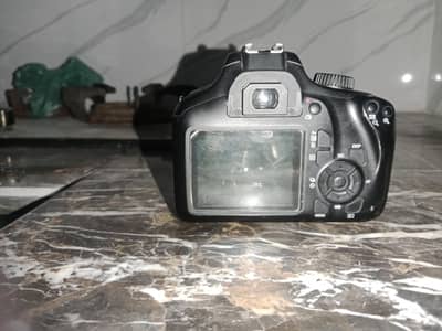 DSLR CAMERA 