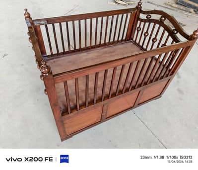 baby cot made of sheshum