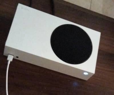 Selling Xbox series S Good Condition With Box