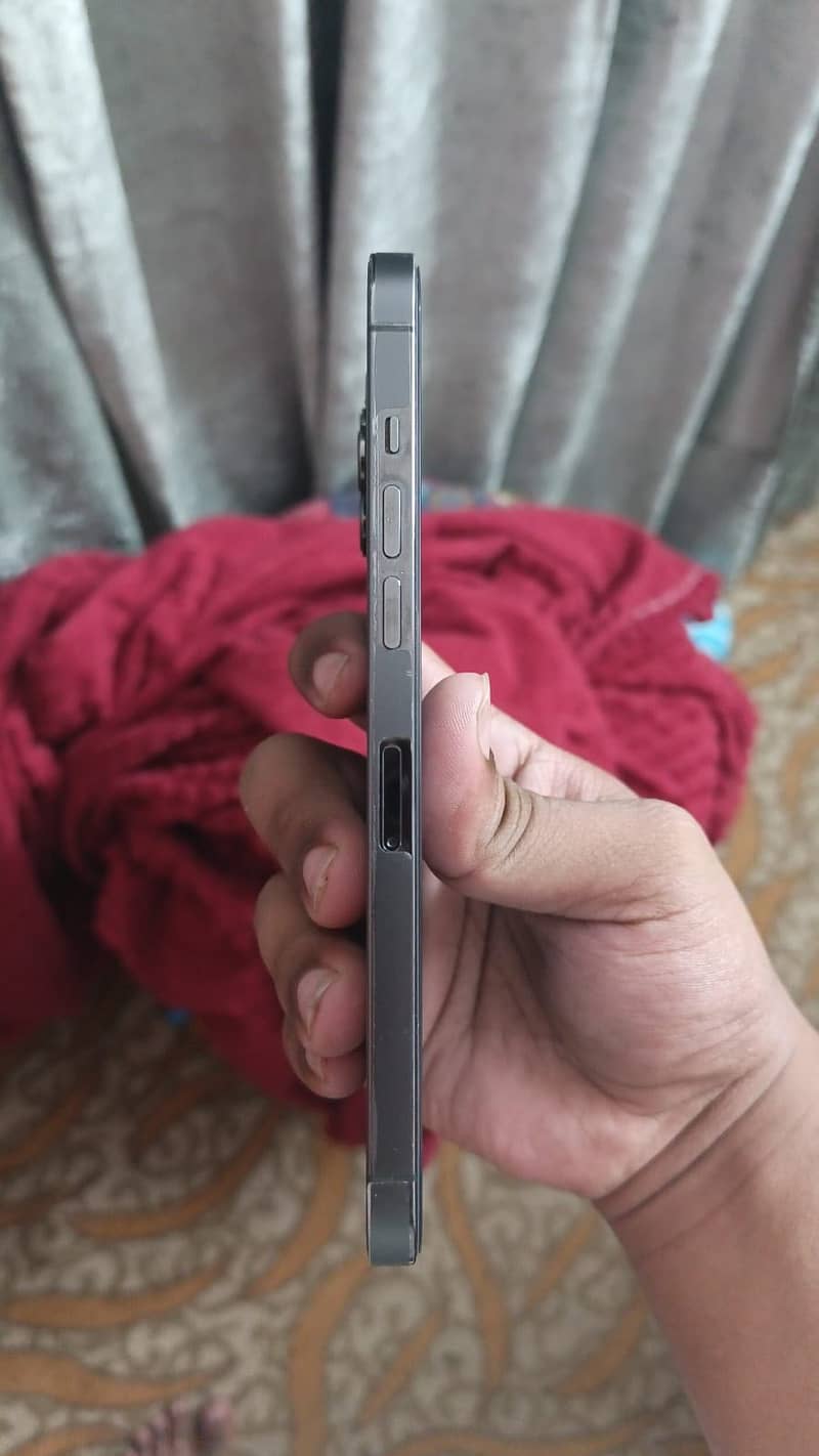 iphone 12 pro max 4