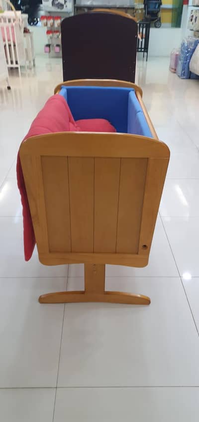 baby cot