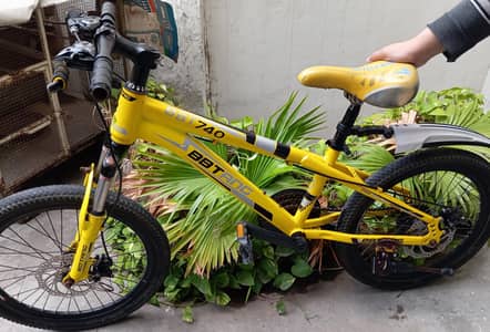 Mountain cycle yellow colour
