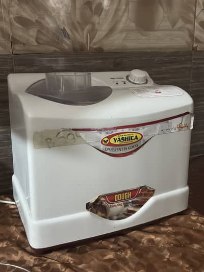 Electric dough kneader