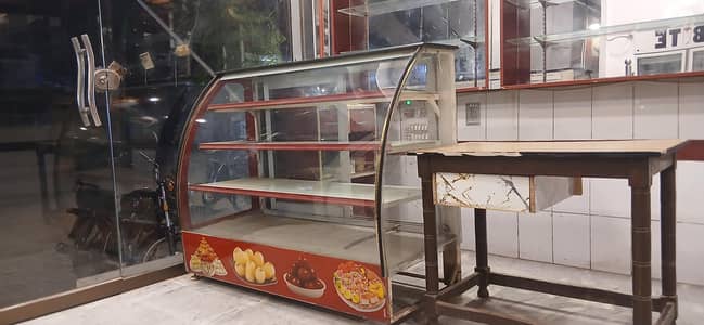 curved glass food item display counter (non cooling)