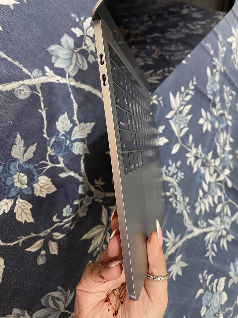 MacBook Pro 2016 13-Inch 6