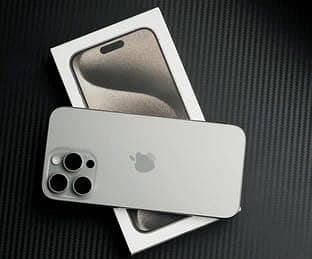 Iphone 15 pro 10/10 non pta complete box