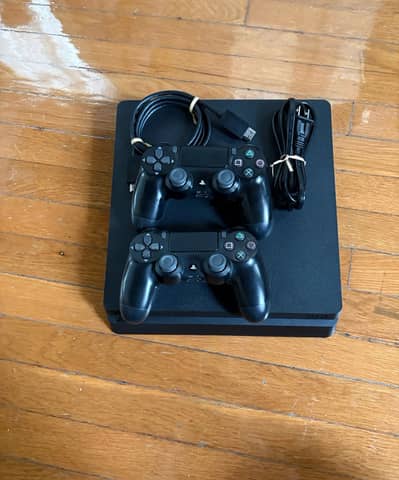 Ps4 Slim black 1Tb 2 controllers