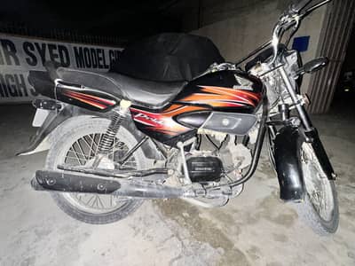 Used 10/10 condition  honda pridor 2017 but registration of 2016