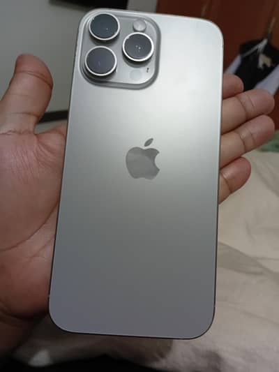 iphone 16 pro max factory unlock bh 93% 10/10 condition water pack.