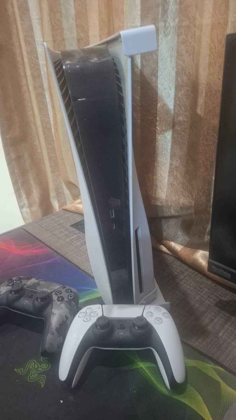 PS 5 UAE version 10/10 Condition 1