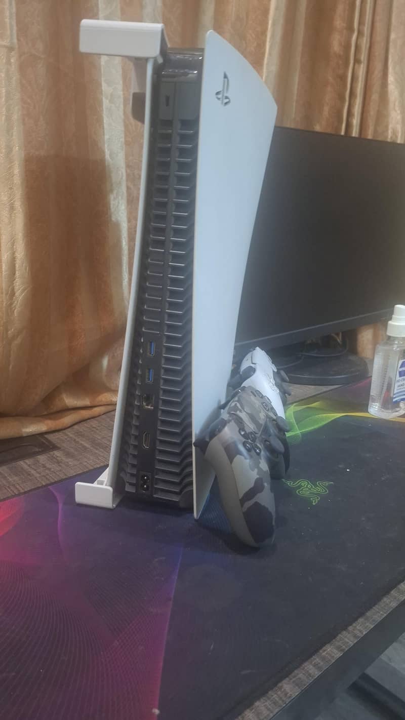 PS 5 UAE version 10/10 Condition 2