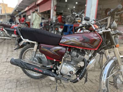 CD 125  Brand new condition black color orignal parts