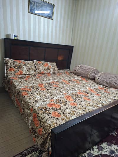 king size bed in good condition