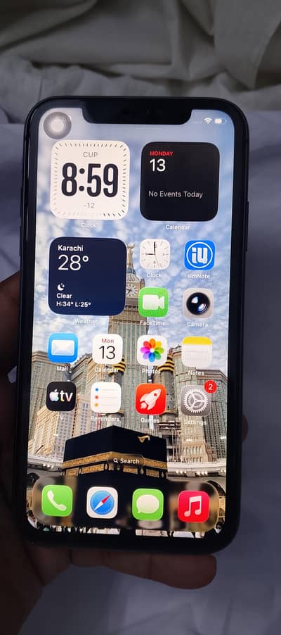 iphone 11  10/10  64 gb true tune ok face id ok  original parts