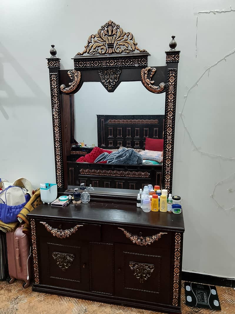 Dressing table 4