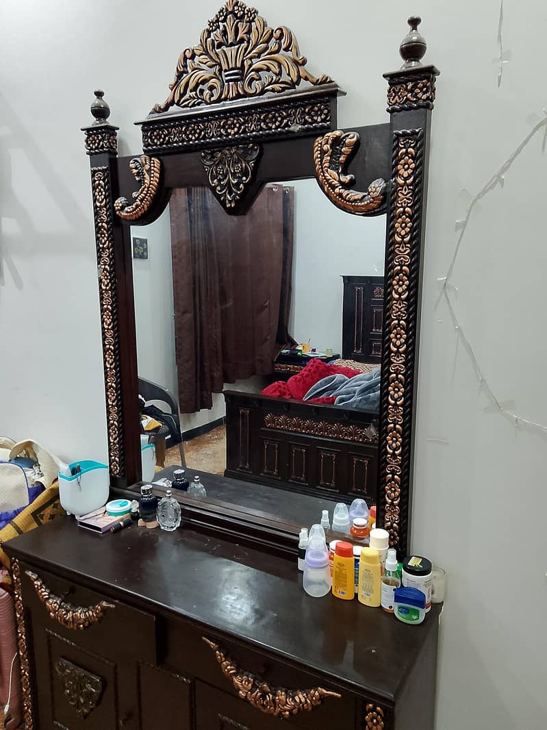 Dressing table 7
