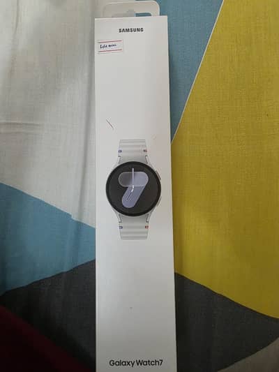samsung watch 7. silver/white