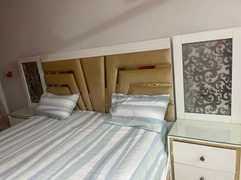 Bed set with Dressing 0