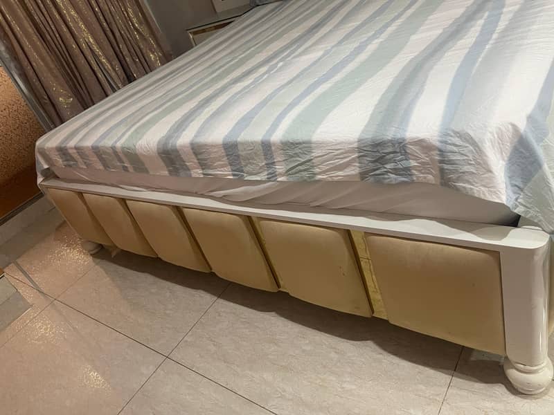 Bed set with Dressing 4