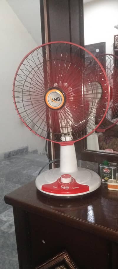 A hb table fan 12volt